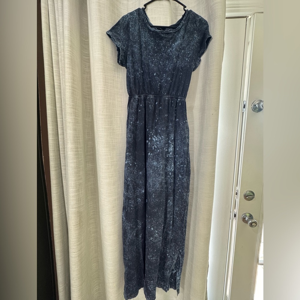 Dark blue acid wash long cotton dress by Corpo E Alma.